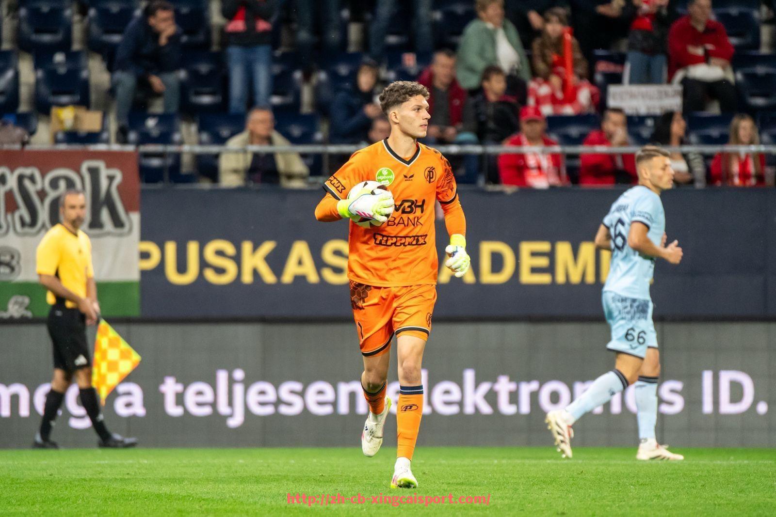 杏彩体育-曼联做客德甲球队的比赛战绩及精彩瞬间